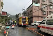快訊/新北深坑住宅瓦斯桶氣爆　現場冒濃煙警消救援中