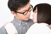 凍未條！來看12星座男「最禁不起什麼誘惑」　雙魚男對姊姊系女生最心動