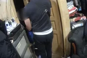 影/新北警跆拳高手破門攻堅！他怕到毒品來不及收…躲雜物間遭逮