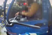 影/嘉義男車禍撞電桿！頭破血流困車內…熱血國軍幫搶救