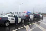 影/阿sir們撞成一團！台61線八里路段爆3警車連環撞　5員警受傷