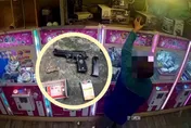影/關鍵竟是遙控車！警辦夾娃娃機店竊案　加碼破獲槍毒
