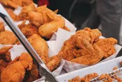 她就「愛吃雞肉2部位」結果...生理期沒準過！6方式避開環境賀爾蒙