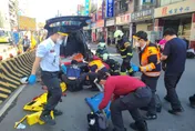 影/騎士等紅綠燈遇劫！慘被捲車底「傷重不治」…事發畫面曝