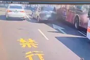 劇烈咳嗽葬送人命！小客車撞完公車輾斃機車騎士　駕駛竟誤以為撞到凹洞