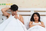 小弟弟跟剝皮香蕉一樣軟趴趴？醫曝有4成中壯年「不夠硬」！想改善可這樣做