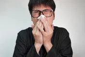 老翁從沒打過疫苗「快篩陽性」險喪命！醫曝換「25000 c.c 血漿」搶救