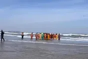 影/無視勸阻！山東煙台大批民眾「趕海」遭海浪捲離　多位溺水1人送醫後不治
