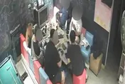 衰遇白吃白喝團！炭烤店闆娘報案被警回「自己去找人」　慘受「幹話」二次傷害