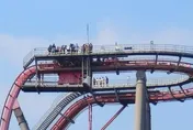影/上海知名遊樂園雲霄飛車再出包　遊客卡65公尺高空體驗驚魂10分鐘