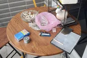 惡鄰纏身！大樓住戶每天聞刺鼻異味受不了　原來是癮君子在陽台拉K又呼麻