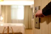 上個廁所卻被載到摩鐵！保守女嚇壞「不再信人」…網聽經歷皺眉：好紳士