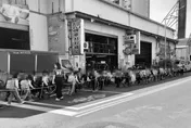 「行人地獄」不是叫假的！高雄50幼童「拉繩隔出人行道」自保　畫面超心酸