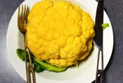 清洗花椰菜驚見「40隻肥菜蟲掉出來」嚇呆不知如何是好！內行3招都掉出來了