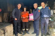 獨居拾荒婦燒柴生火三餐不繼　台中警助度難關