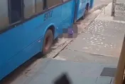 他下公車往後倒…下秒慘遭狠輾亡！驚悚瞬間全曝光