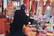 慣竊潛入宮廟偷走8面金牌變賣　警循線逮人廟公竟早被土地公托夢告知