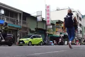 戰鬥民族也害怕！俄正妹陷台灣「行人地獄」嚇瘋：根本不等人過馬路