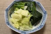 她「青菜只吃水煮」肉類也不碰！骨密度呈負數患「嚴重骨質疏鬆」