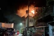 影/台南新化凌晨住宅大火　神明廳起火延燒5棟
