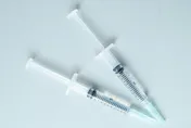 「1年1劑、高風險族群2劑」新冠疫苗接種未來將「常態化」