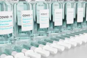 COVID-19疫苗「常態化」！規劃一般人年打1劑　65歲以上高風險族群2劑