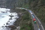 快訊/台2線驚見「海景停車場」！雙向車潮塞爆　駕駛下車看海