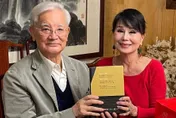 退出演藝圈數十載！72歲女星「探望連戰夫婦」　聊2024總統大選