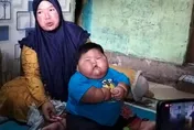 16個月嬰兒27公斤！嬰兒車載不下「還在變胖中」…相當於一般8歲童