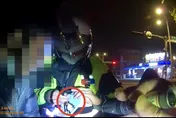 冰毒說成冰糖！還帶濾掛式咖啡包「掩護」   偏偏遇到咖啡控警察所長「當場識破」