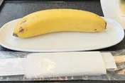 搭商務艙點素食飛機餐「驚見1根香蕉」　網：還附筷子