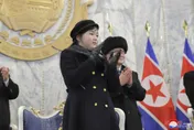 北韓領導人金正恩父女出席開工典禮　官媒稱女兒金珠愛「金總書記最愛的人」