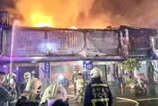 影/台中暗夜大火悶燒近5hr　火勢延燒12戶寵物店救出2倉鼠