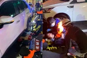 台南一女子因車禍遭壓車底　消防隊員出動千斤頂順利救人