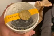 外送員取餐不慎跌倒打翻飲料　他見「一舉動」發文破萬網友讚好