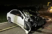 快訊/台南賓士C300撞毀！墜3米水溝車頭爆裂　2男送醫不治