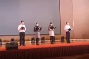 影/公司團建活動表演朗誦...四位員工齊喊「我愛上班」　台下同事爆笑不止