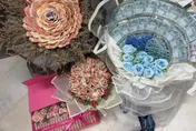 人妻收2.2萬「有錢花」　拆3小時花束拆到崩潰…網嘲「轉帳不香嗎？」