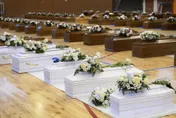 付了26萬元卻踏上死亡之旅　義大利船難已釀65死...體育館被棺材塞滿