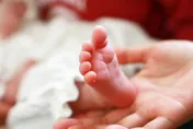 奇葩母女！同志女想生兒　母竟親自「授孕」還邊喊「寶寶果汁進去了！」