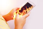 手機炸死人！男「手機充電接電話」秒炸開…倒臥血泊驚悚亡
