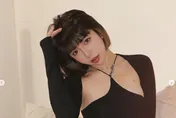 「啦啦隊女神」不藏了！穿連體衣洩邪惡視角　超狂腰身曲線全放送