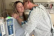 影/450萬人都哭了！不捨父親受苦洗腎　孝女籌備8個月「匿名捐贈」