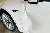 特斯拉不敵梧棲5級風！門把拉不住「車門竟被吹凹」　修理費慘噴保險卻拒賠