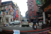又見行人地獄！這個駕駛超誇張　左轉撞倒人後才停車