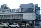 欺騙感情！民眾赴郵局辦公　抵門口才發現「這地方」背景太驚人