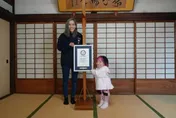 影/差87公分！　日本姐妹登金氏紀錄「身高差最多的雙胞胎」...背後原因惹鼻酸