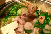 鍋中撈出奇怪生物一看竟是「燉爛脫皮的老鼠」！他崩潰反被店家嗆：自導自演