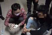 毒販真貼心「天冷送到家」各種暗號到處貼！警到場強力壓制