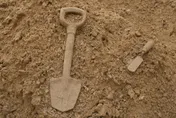 俄軍彈藥嚴重匱乏　傳士兵只能隨手抄鐵鏟上戰場
